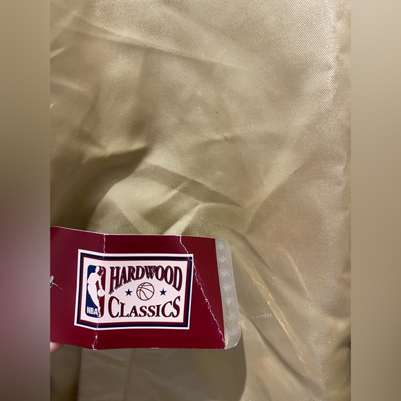 Mitchell and Ness Los Angeles Lakers Bomber Jacket - Picture 5 of 9